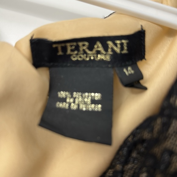 Peplum, lace and taffeta gown - Picture 6 of 15